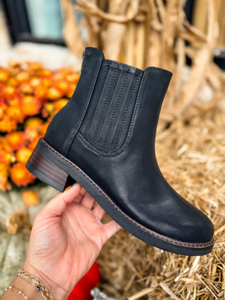Black Clyde Boot | Yellow Box