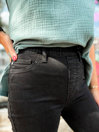 Black Pull On Shield Pocket Skinny | Judy Blue